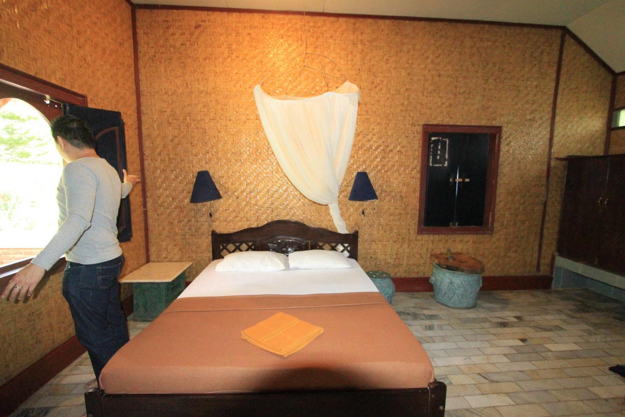 OYO 2020 Hotel Bumi Aditya Senggigi Exterior foto