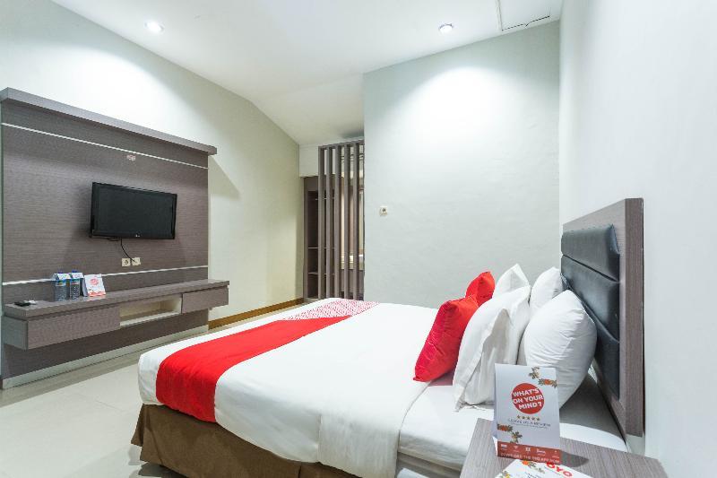 OYO 2020 Hotel Bumi Aditya Senggigi Exterior foto