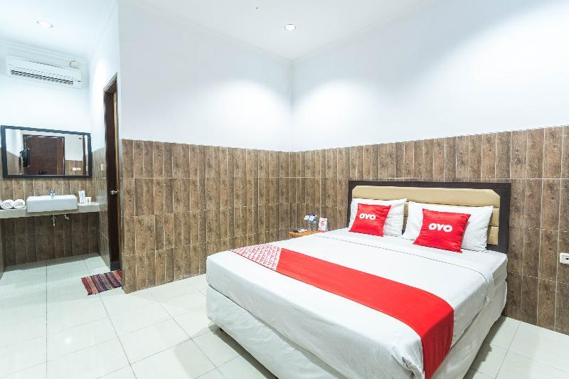 OYO 2020 Hotel Bumi Aditya Senggigi Exterior foto