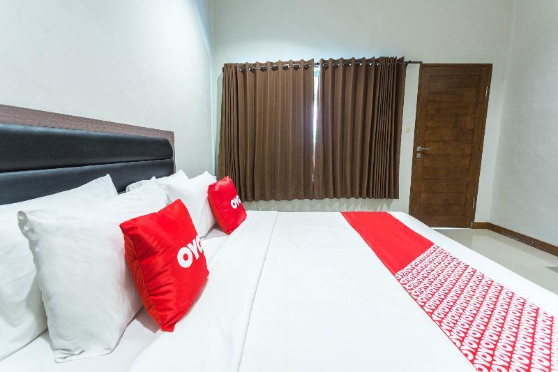 OYO 2020 Hotel Bumi Aditya Senggigi Exterior foto