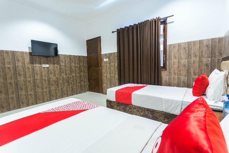 OYO 2020 Hotel Bumi Aditya Senggigi Exterior foto