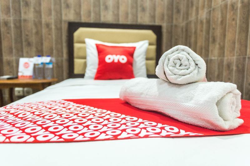 OYO 2020 Hotel Bumi Aditya Senggigi Exterior foto